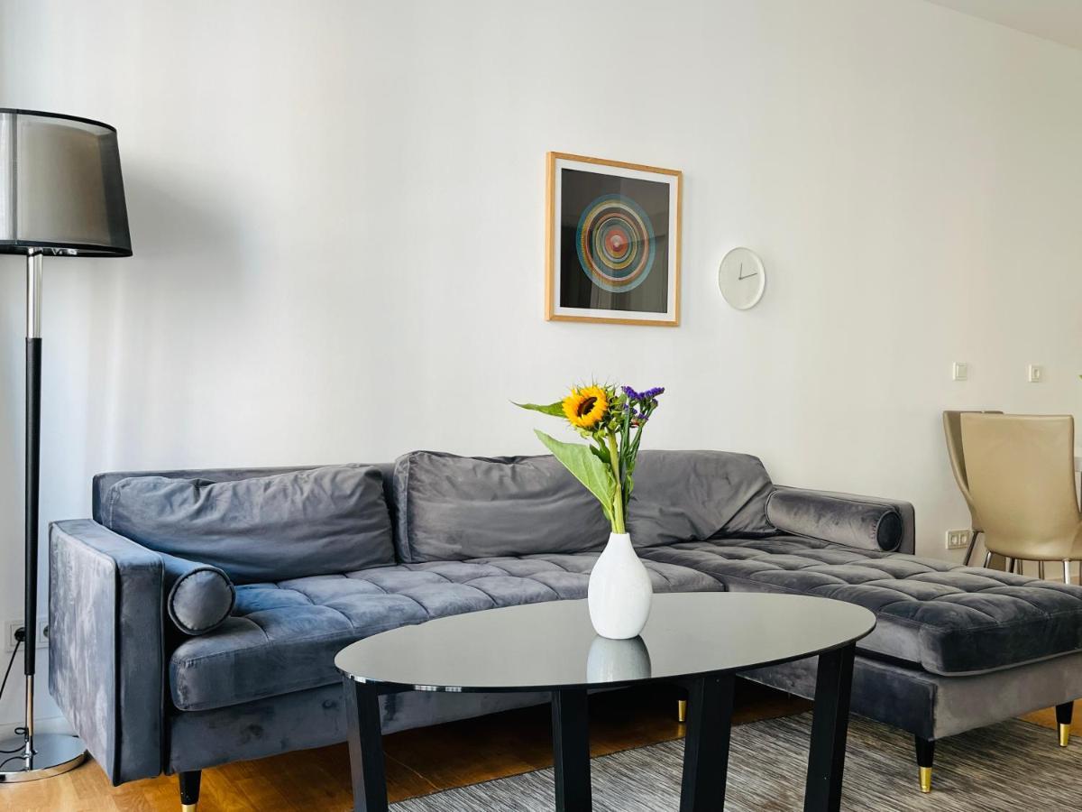 Modern Apartment In Mitte Берлин Экстерьер фото